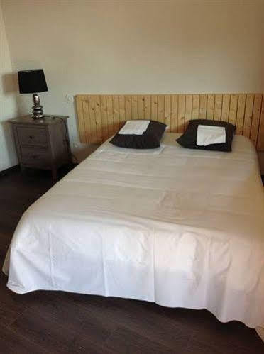 Hotel The Resid For Calixte Pérouges Exterior foto